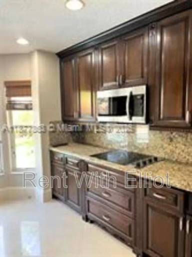 Main picture of 3381 SW 51st St