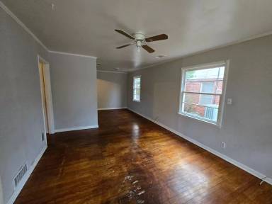 Main picture of 2205 E 5th St