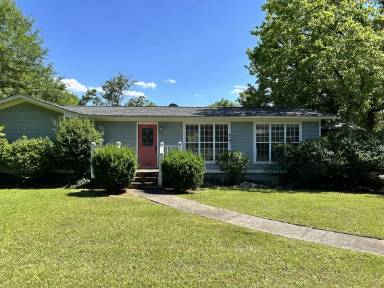 Main picture of 215 Johnson St
