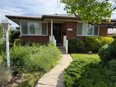 Main picture of 2278 E Logan Ave