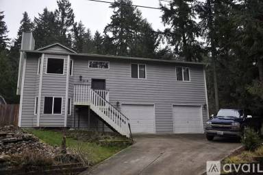 Main picture of 818 211th Pl NE
