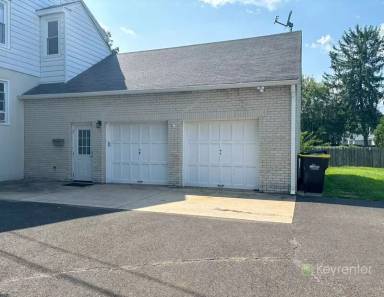 Main picture of 1003 W Main St