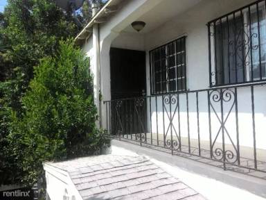 Main picture of 2471 Belgrave Ave