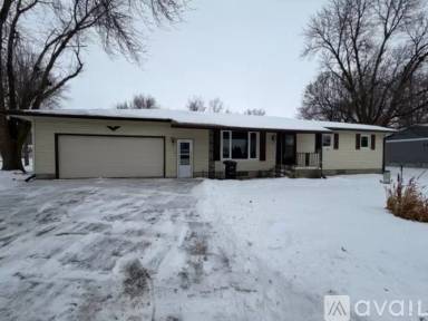 Main picture of 447 2nd Ave SW