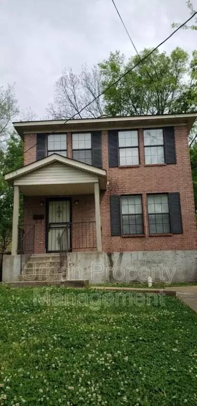 Main picture of 390 Laclede Ave