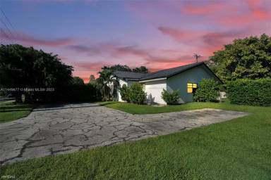 Main picture of 12191 SW 82nd Ave