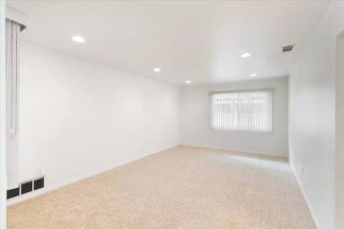 Main picture of 18635 Manhattan Pl