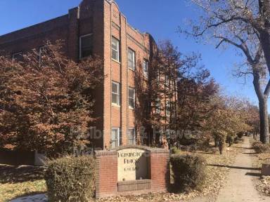 Main picture of 200 E Laurel St