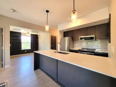 Main picture of 718 W Babcock St