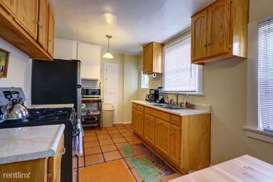Main picture of 901 Flexer Ave