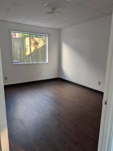 Main picture of 104 N Holland St