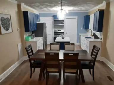 Main picture of 2201 Leckie St