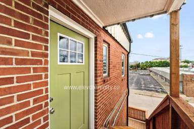 Main picture of 20 N Urbana Ave