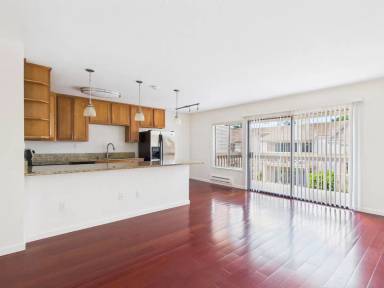 Main picture of Footprints on the Bay