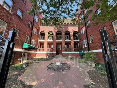 Main picture of 116 E Chestnut St