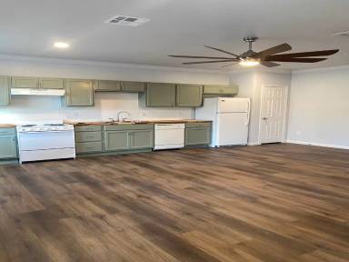 Main picture of 4715 Kansas St
