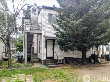 Main picture of 17 Howe St