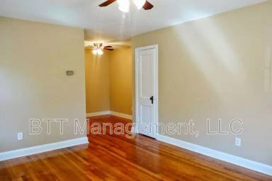 Main picture of 8404 Greenwood Ave