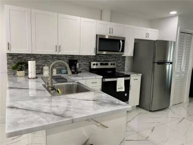 Main picture of 1017 SW 124th Ct