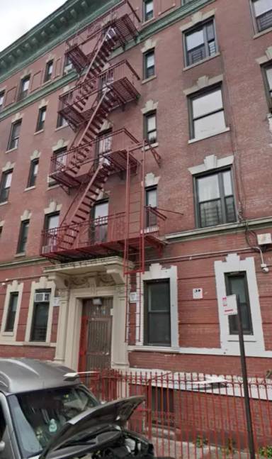Main picture of 701 E 160th St
