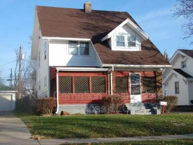 Main picture of 1009 W Hillcrest Ave