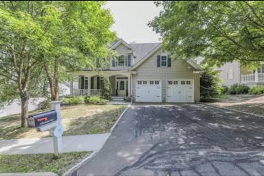 Main picture of 2 Blackstone Ct