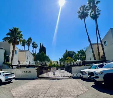 Main picture of 2200 Laguna Cir