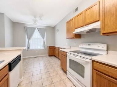 Main picture of 7940 Preserve Cir