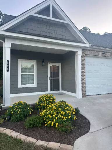 Main picture of 528 Bellingham Dr NE