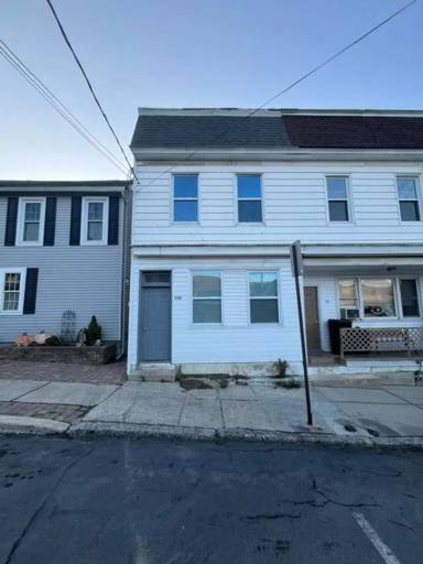 Main picture of 246 W Ridge St