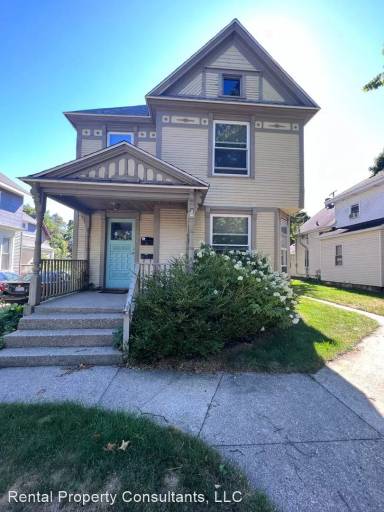 Main picture of 718 Fairview Ave NE