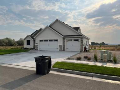 Main picture of 5694 Eaglewood Dr