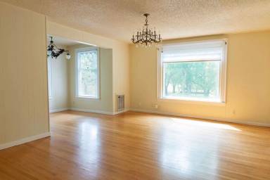Main picture of 1406 W 9th Ave