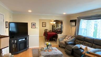 Main picture of 56 Elm St