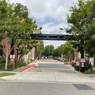 Main picture of 563 W Maple Ave