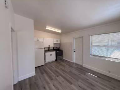 Main picture of 320 NE 13th Ave