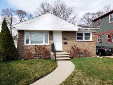 Main picture of 131 E Woodland St