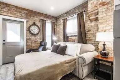 Main picture of 315 W Pierpont Ave