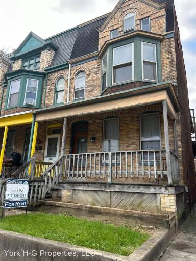 Main picture of 754 W King St