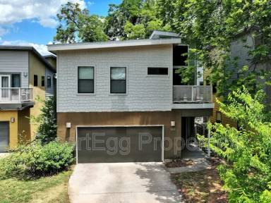 Main picture of 2022 E 2nd St