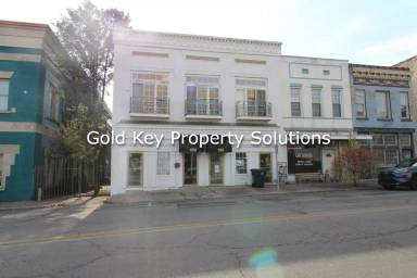 Main picture of 115 E 9th St