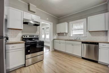 Main picture of 1809 S T St