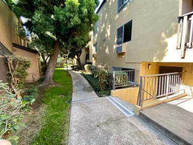 Main picture of 7964 Mission Center Ct