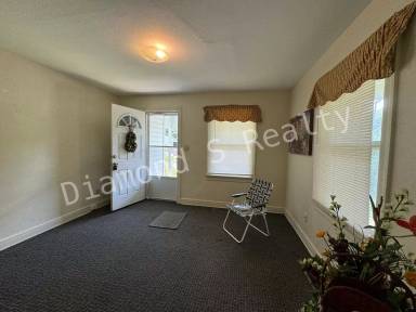 Main picture of 1911 W Elm St