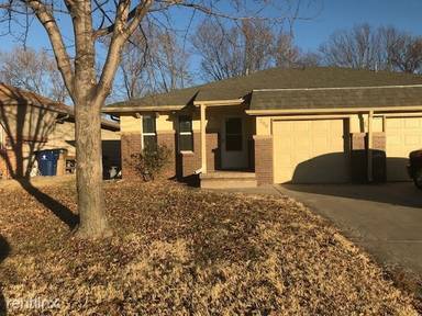 Main picture of 200 S Mary Etta St