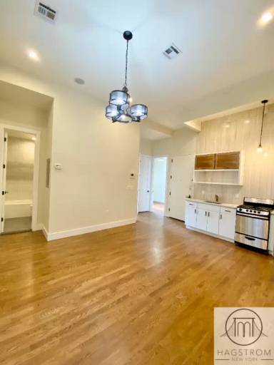 Main picture of 565 Evergreen Ave