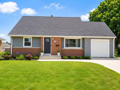 Main picture of W158N9026 Charles Dr