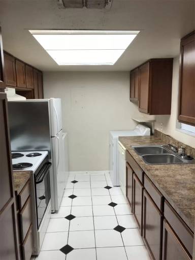Main picture of 4322 Lakeway Dr