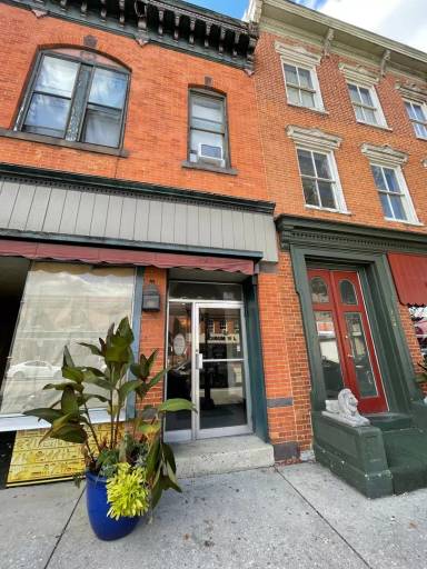 Main picture of 122 N Hanover St