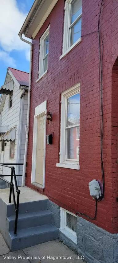 Main picture of 116 S Locust St